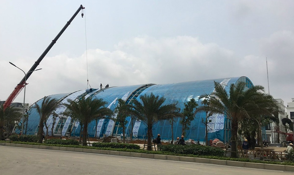 Công trình lợp mái vòm hồ bơi sân vận động lấy sáng quy mô lớn lợp tấm poly đặc solarflat