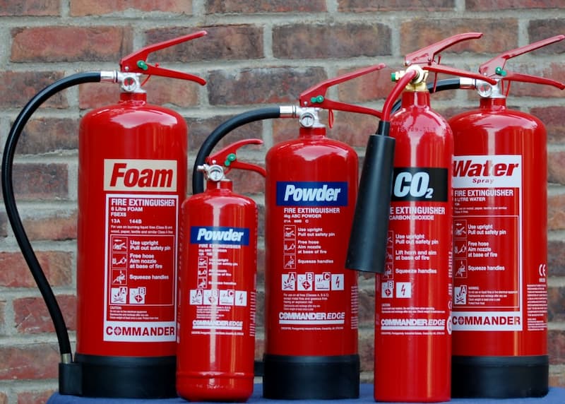 phân biệt bình chữa cháy bột và CO2