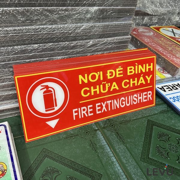 Biển báo chỉ dẫn vị trí nơi để bình chữa cháy