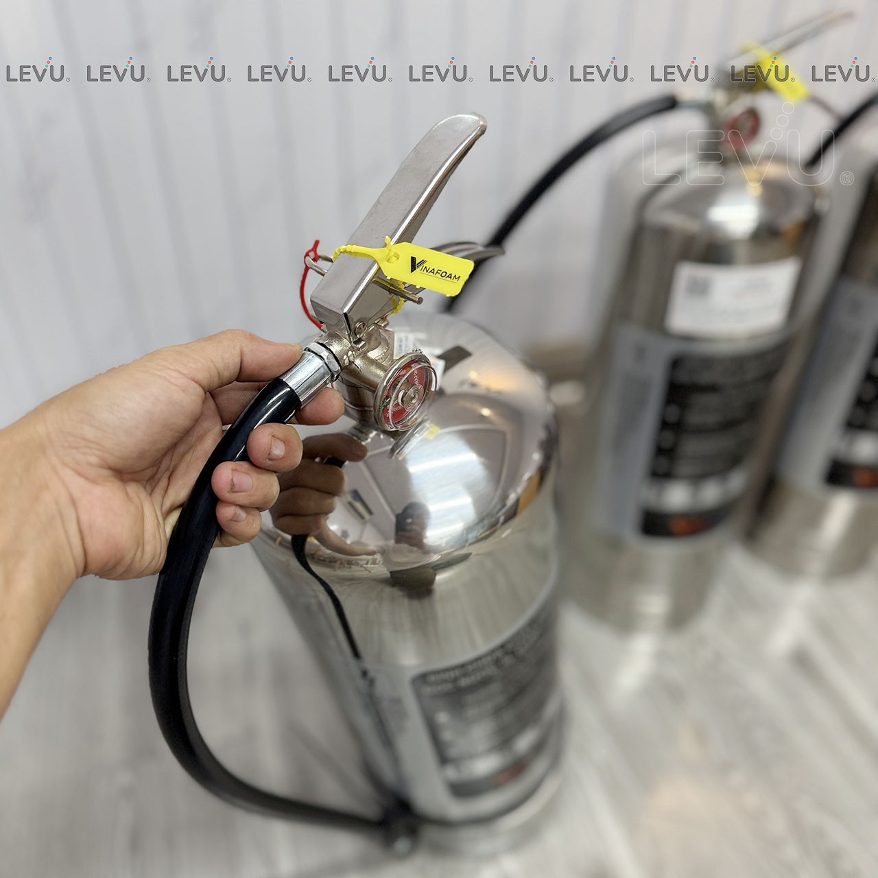 binh chua chay goc nuoc 9 lit inox v9f k vinafoam 6 Bình chữa cháy gốc nước 9 lít inox V9F-K Vinafoam - Ảnh 10