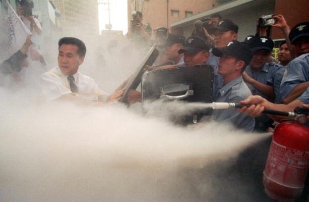 Nên làm gì khi bị bỏng lạnh do bình chữa cháy khí CO2 gây ra