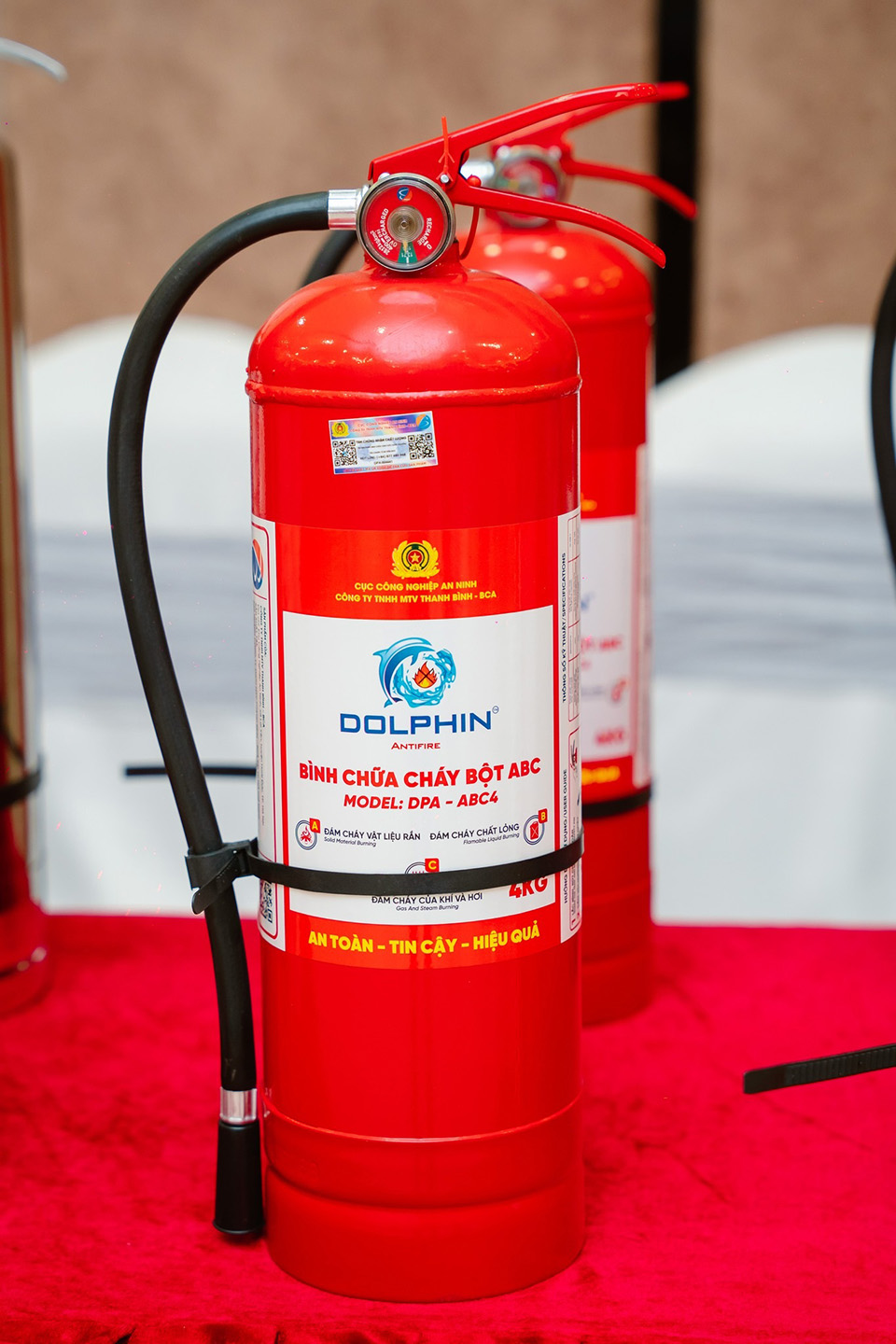 binh chua chay dolphin 4kg bot abc dpa abc4 2 Đại lý bán bình chữa cháy Dolphin 4kg bột ABC DPA-ABC4 uy tín tại Tphcm