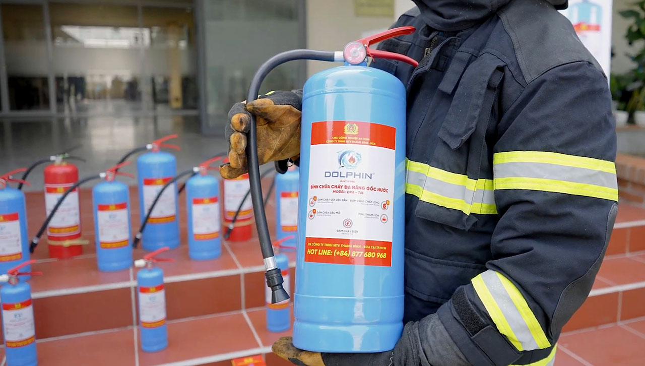binh chua chay dolphin 6 lit goc nuoc dpa t6l 2 Đặc điểm nổi bật của bình chữa cháy gốc nước 6L Dolphin