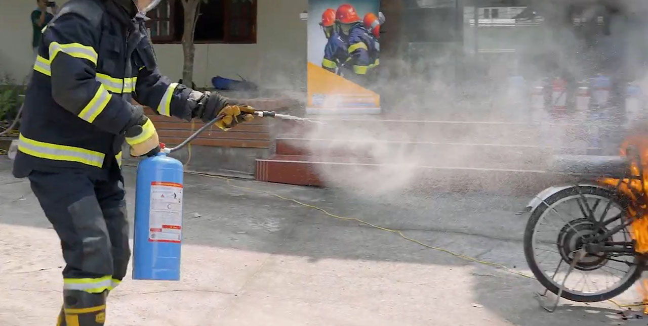 binh chua chay dolphin 6 lit goc nuoc dpa t6l 5 Ứng dụng thực tế và vị trí lắp đặt lý tưởng