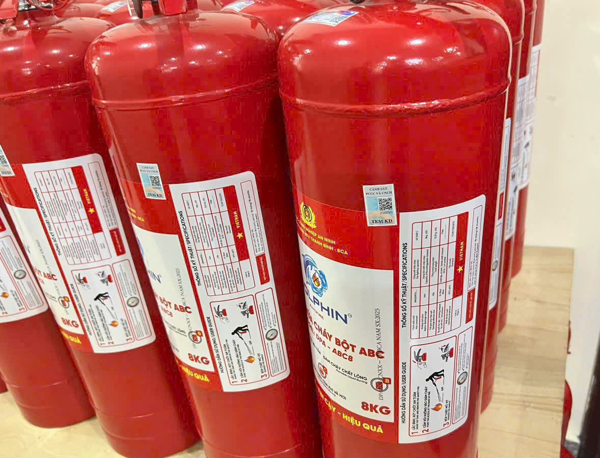 binh chua chay dolphin 8kg bot abc dpa abc8 2 Đặc điểm nổi bật của bình chữa cháy bột ABC 8kg Dolphin