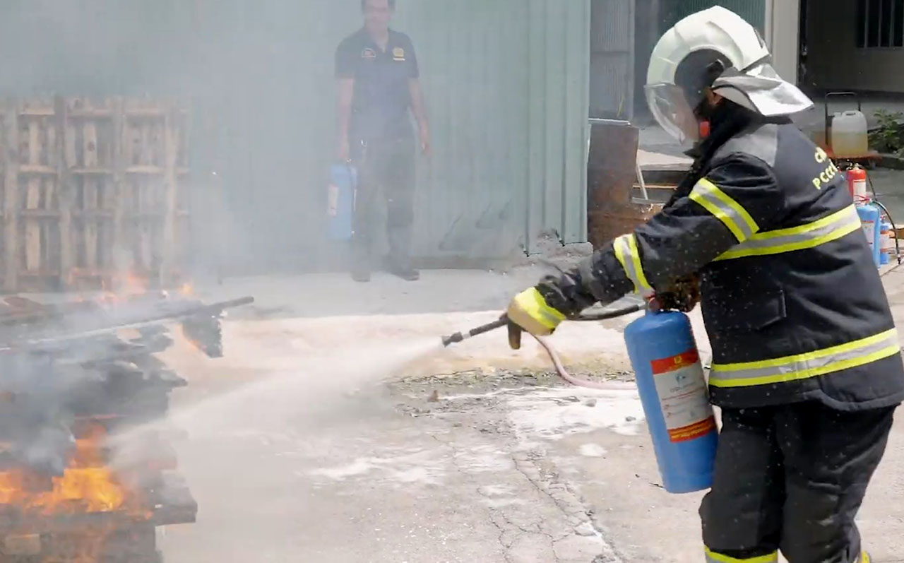 binh chua chay dolphin 9 lit goc nuoc dpa t9l 6 Khả năng chữa cháy đa năng, hiệu quả cao