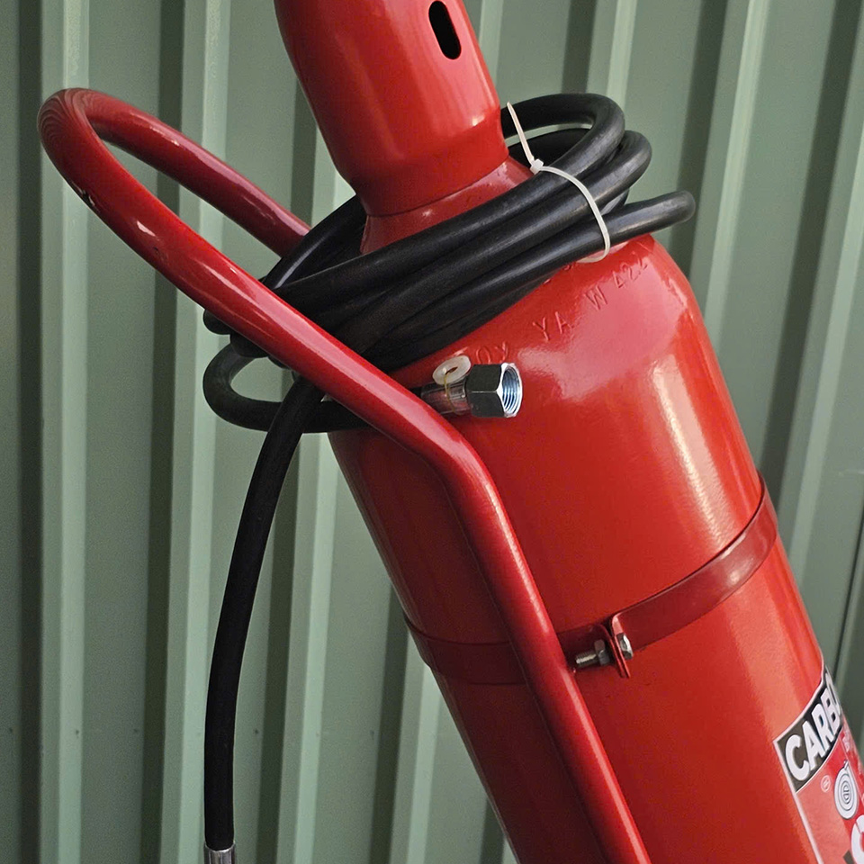 binh chua chay hafico hfc24 khi co2 24kg co xe day 4 Bình chữa cháy Hafico HFC24M khí CO2 24kg có xe đẩy - Ảnh 8