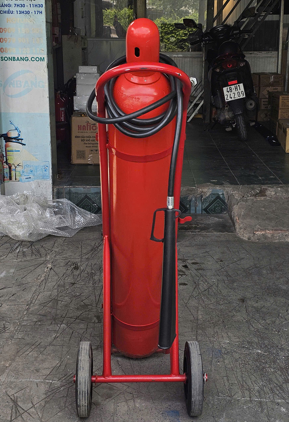 binh chua chay hafico hfc24 khi co2 24kg co xe day 8 Bình chữa cháy Hafico HFC24M khí CO2 24kg có xe đẩy - Ảnh 4