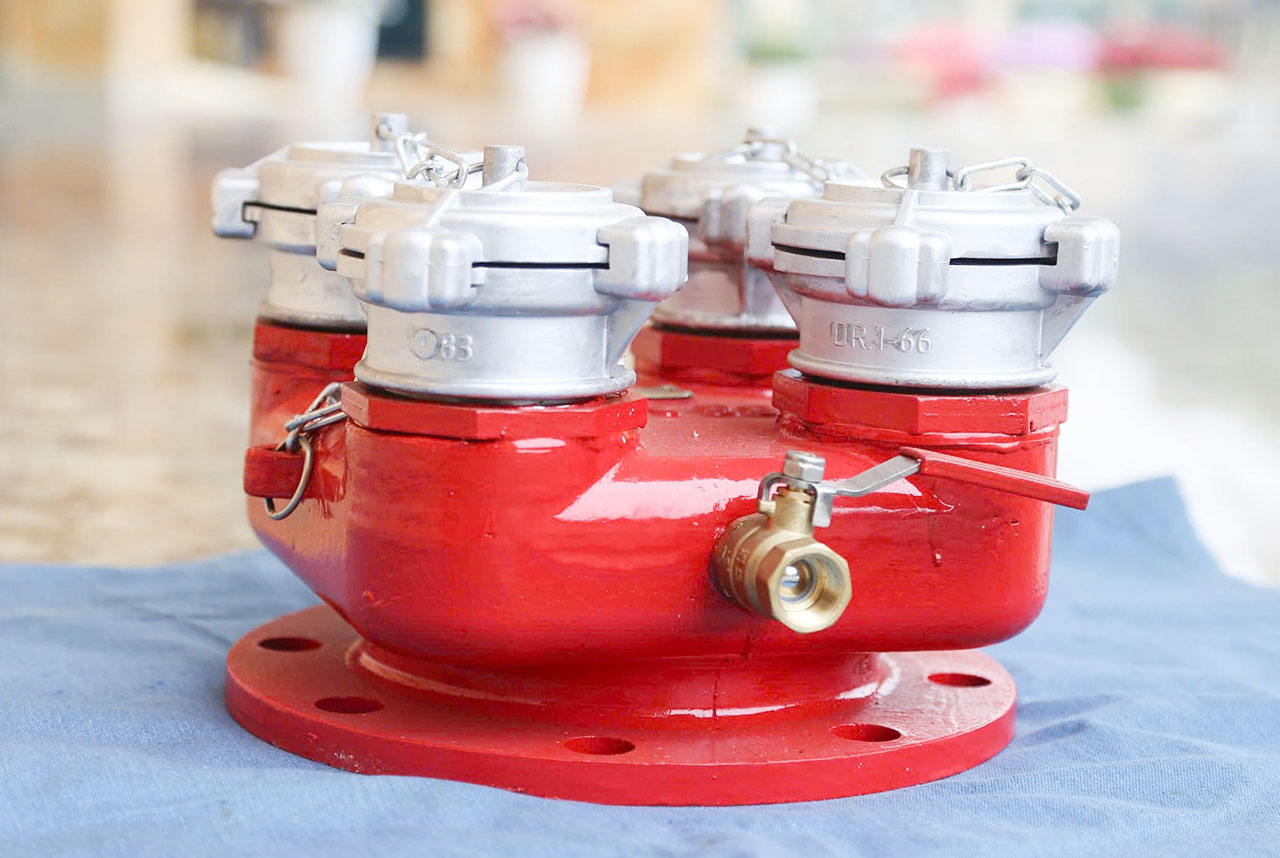 hong tiep nuoc 4 cua d65 83mec 1 Họng tiếp nước chữa cháy 4 cửa D65 83Mec: Giải pháp cấp nước chủ động cho công trình pccc