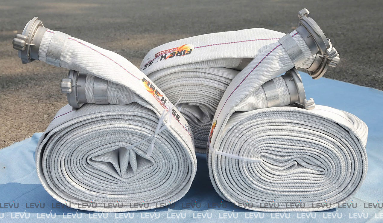 voi chua chay vach tuong dn50 16bar 83mec levu viet nam 1 Cuộn vòi chữa cháy 83Mec D50 20m 16Bar Model CV50-20/16 sản xuất bởi Cơ Khí 83 - BQP